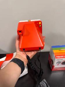 Polaroid instant camera and carrying case - Photo 4