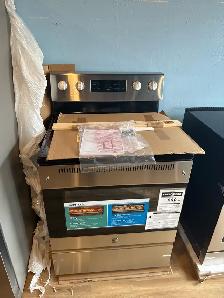 BRAND NEW! Kenmore "30" Freestanding Electric Range