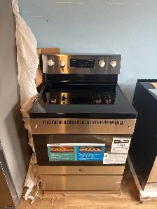 BRAND NEW! Kenmore "30" Freestanding Electric Range - Photo 2