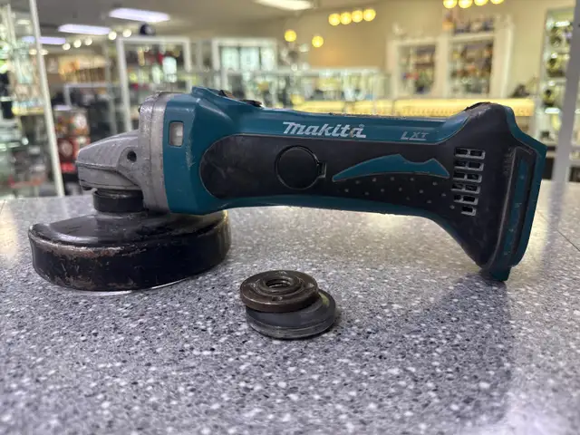 Makita DGA452 18V 4 1/2" Grinder Tool only