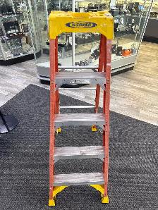 Werner 5’ Fiberglass Ladder - Photo 2