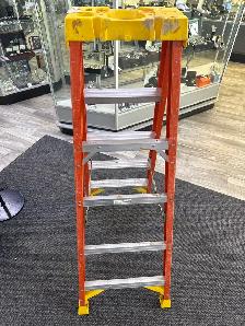 Werner 5’ Fiberglass Ladder - Photo 3