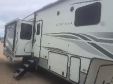 2022 Montana 3121RL - Photo 2