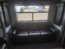 2022 Montana 3121RL - Photo 8