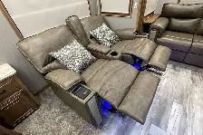 2019 DRV Mobile Suites 36RSSB3 – Pre-Owned Luxury 5th Wheel. - Photo 16