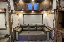 2019 DRV Mobile Suites 36RSSB3 – Pre-Owned Luxury 5th Wheel. - Photo 17