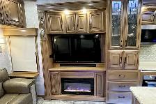 2019 DRV Mobile Suites 36RSSB3 – Pre-Owned Luxury 5th Wheel. - Photo 19