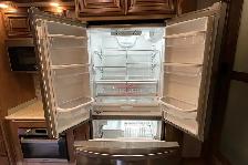 2019 DRV Mobile Suites 36RSSB3 – Pre-Owned Luxury 5th Wheel. - Photo 29