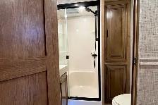 2019 DRV Mobile Suites 36RSSB3 – Pre-Owned Luxury 5th Wheel. - Photo 32