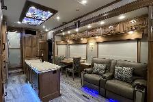 2019 DRV Mobile Suites 36RSSB3 – Pre-Owned Luxury 5th Wheel. - Photo 41