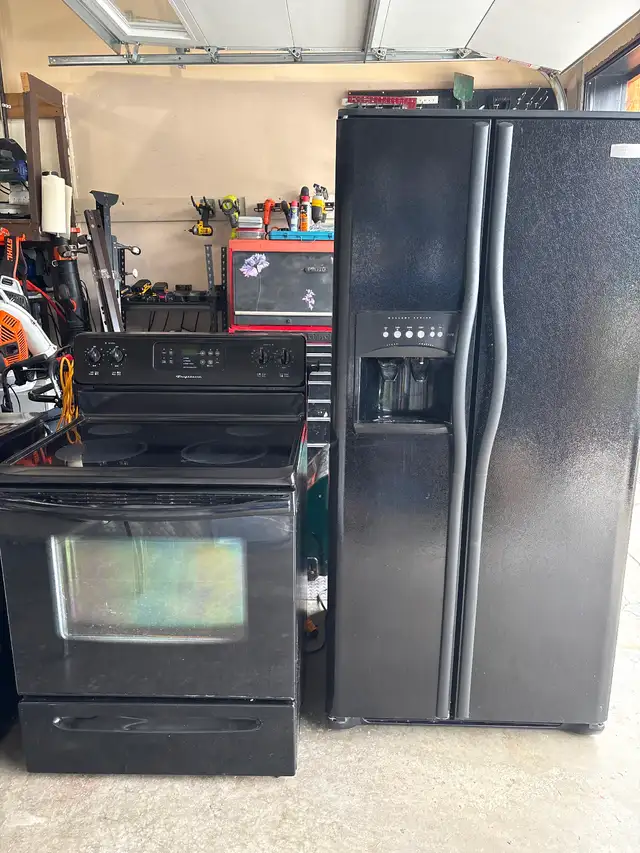 Stove & fridge