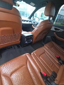 Voiture Audi Q7 - Photo 7