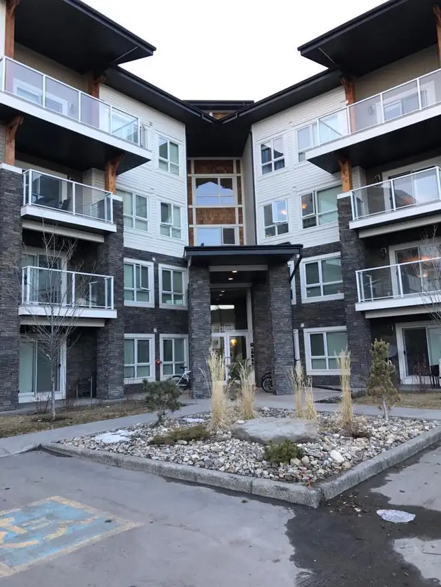 Executive Top floor 2 bedroom 1 bathroom Skyview condo for rent