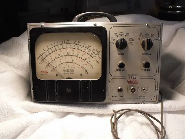 EICO VACUUM TUBE VOLTMETER