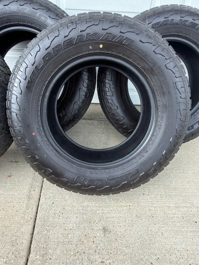 Falken Wildpeak A/T  AT3W  285/65/R18