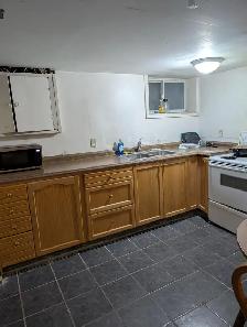 Two basement rooms near Mohawk in student house for student rent - Photo 2