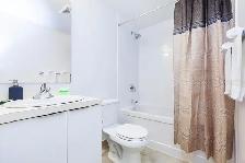 Condo 2 Bedroom Plus Den / Office Toronto Lake View for Rent - Photo 9