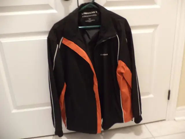 DODGE JACKET NEW NEVER WORN. SIZE M.