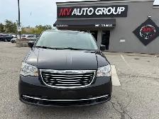 2016 Chrysler Town & Country - Photo 2