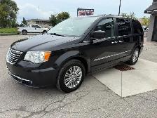 2016 Chrysler Town & Country - Photo 3