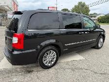 2016 Chrysler Town & Country - Photo 7