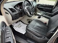 2016 Chrysler Town & Country - Photo 15