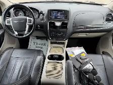 2016 Chrysler Town & Country - Photo 19