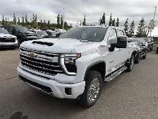 2025 Chevrolet Silverado 3500HD LTZ  6.6L Duramax | Technology - Photo 3
