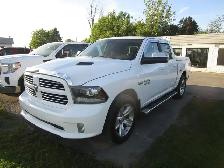 Ram 1500 4WD Crew Cab 140.5' Sport Sport cuir toit ouvrant un pr