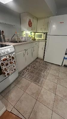 Furnished 1 Bedroom Basement suite - Photo 5