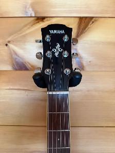 Guitard acoustique électrique Yamaha modèle APX 600