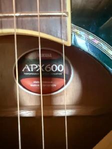 Guitard acoustique électrique Yamaha modèle APX 600 - Photo 2