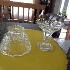 LUSTRE NEUF UNIQUE EN CRYSTAL DE 10'HAUT À 2 PIÈCES: $20.00 - Photo 2