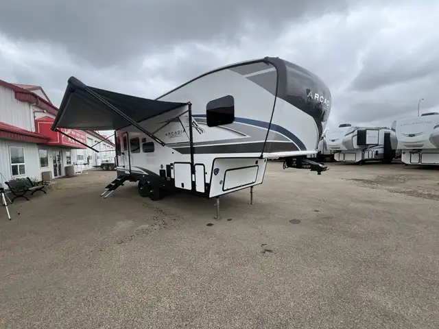 Comfortable & Adventure‑Ready Fifth Wheel Living