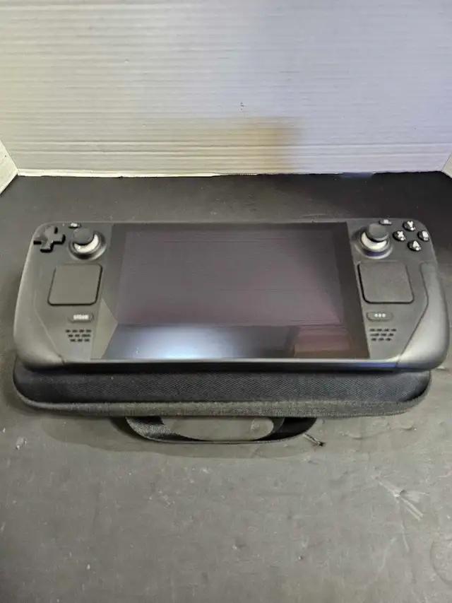 512GB Steam Deck LCD With Case
