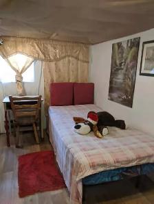 Room for girl in LASALLE all included wifi free laundry service