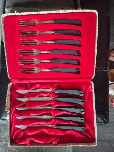 Glo-hill knives and forks set .