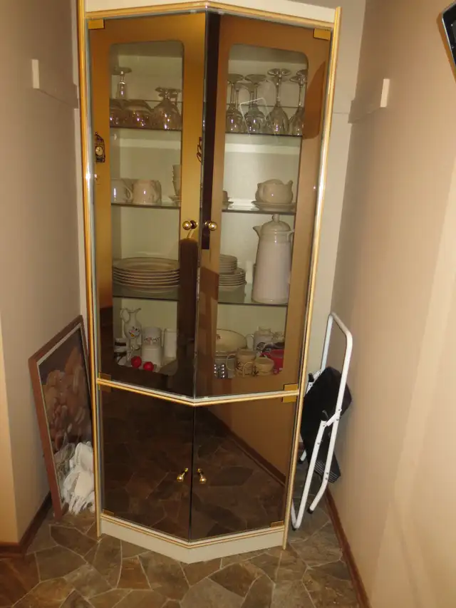 Buffet/shelving unit