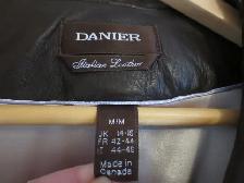 Women's Leather jacket - Photo 2