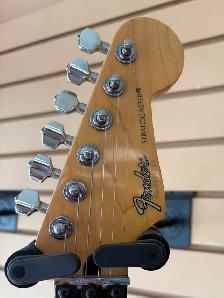 Vintage Japan-Made Fender Stratocaster Electric Guitar - Photo 4