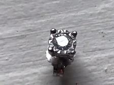 Diamants sur or blanc pour homme.