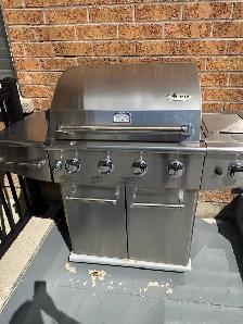 Barbeque -  $40 - Propane tank included - Brampton