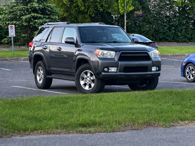 TOYOTA 4Runner SR5  ACHETEURS SÉRIEUX SEULEMENT