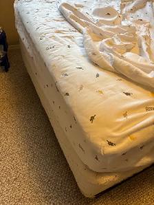 Double/Full Mattress, Box Spring, Mattress pad and sheets - Photo 2