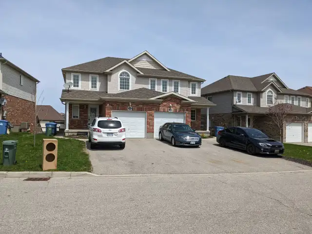 3 BEDROOM 2.5 WASHROOM UPPERLEVEL HOUSE FOR RENT IN   GUELPH