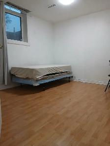 Private room Available Immediately Middlefield and Steeles - Photo 8