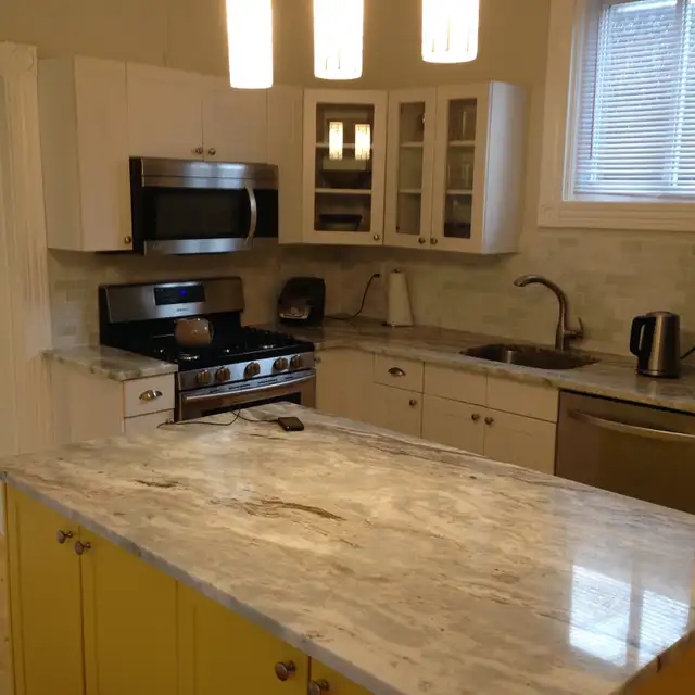 Heritage luxury 1 bedroom with den, all inclusive wifi&A/C