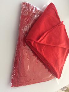 2 COUVERTES NEUVES ROUGES TRÈS DOUCES 4'x5'PIEDS: $10.00 CHACUNE - Photo 3