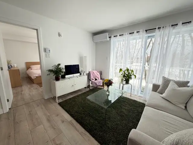 Appartement3 ½ avec Espace BUREAU et stationnement