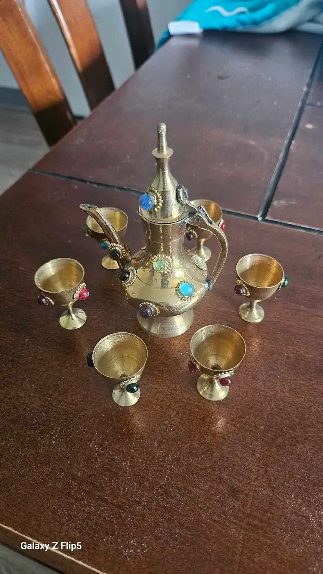 Ensemble miniature Théière avec mini verres  en brass/laiton